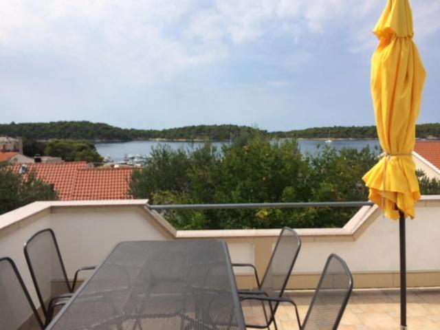 Apartman I Sobe Marijana Rab Town Bagian luar foto