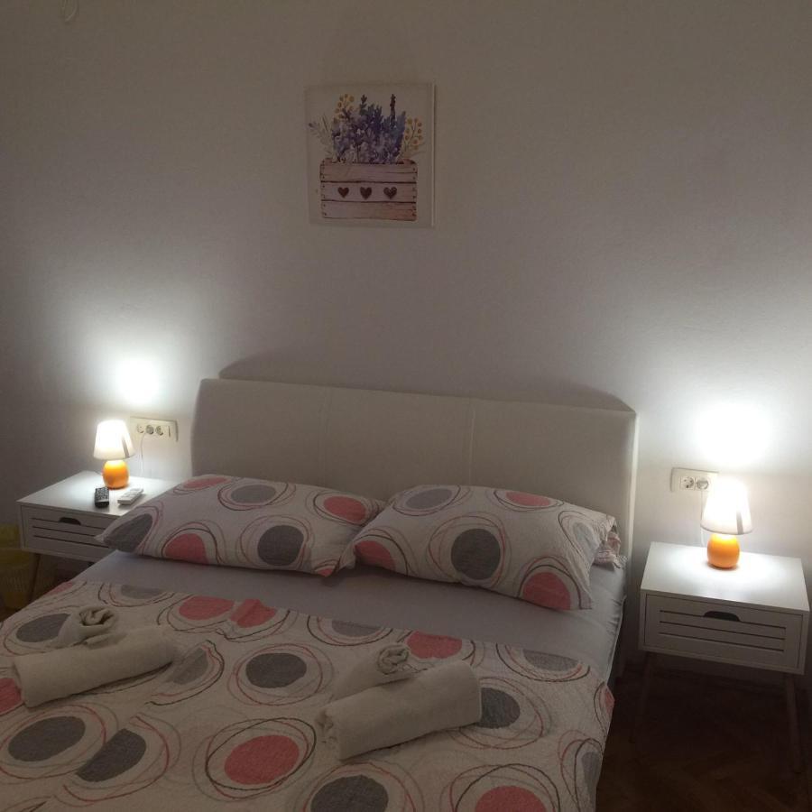 Apartman I Sobe Marijana Rab Town Bagian luar foto